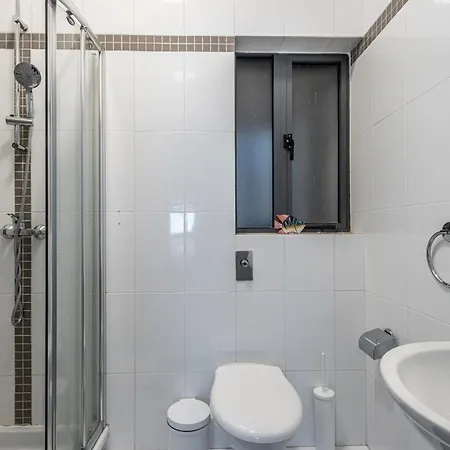 Spacious And Stylish Saint Julian's