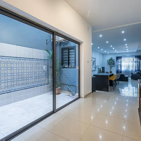 Spacious And Stylish Apartment