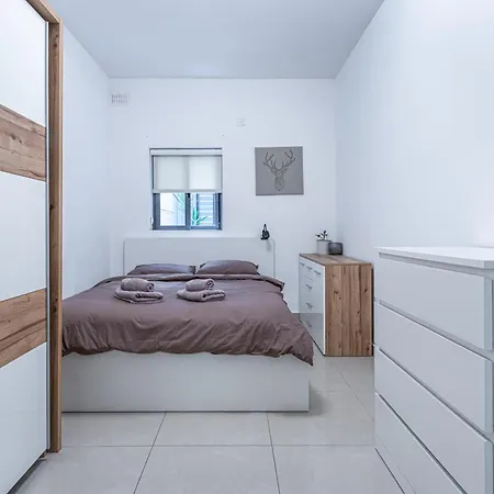 Spacious And Stylish Apartment *