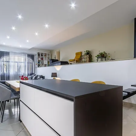 Apartment Spacious And Stylish *