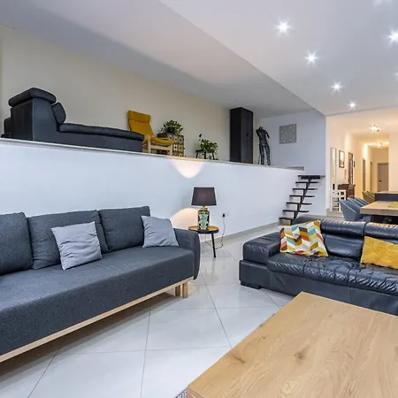 Apartment Spacious And Stylish *