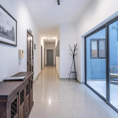 Spacious And Stylish Apartment Saint Julian's