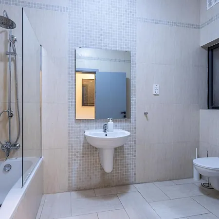 Spacious And Stylish * San Ġiljan