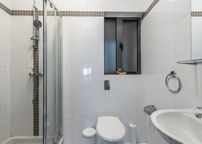 Spacious And Stylish Saint Julian's